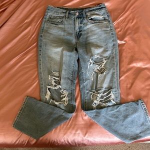 American Eagle Ripped '90s Straight Jean